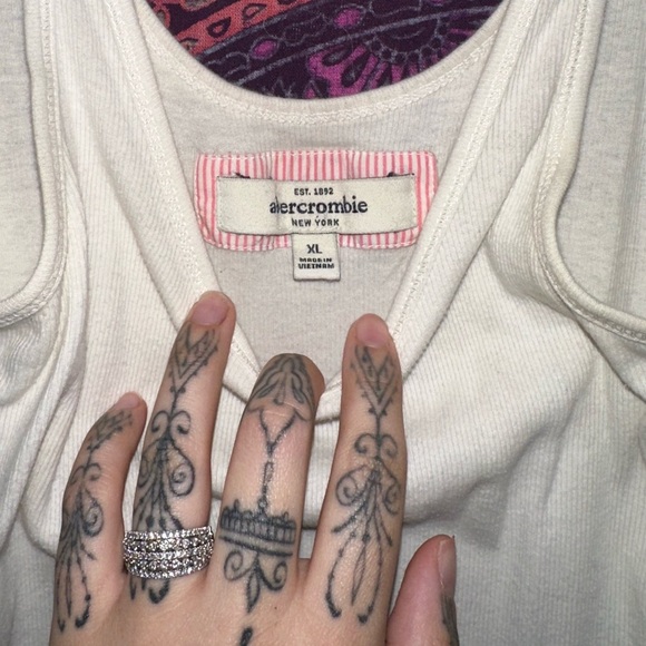Abercrombie & Fitch 3 Pack White Fitted Sleeveless Tank Top - Picture 4 of 4